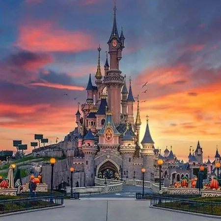 Ferienhaus In Le Chatel With Swimming Pool