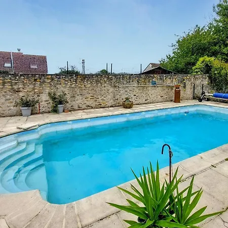 In Le Chatel With Swimming Pool Hébergement de vacances *