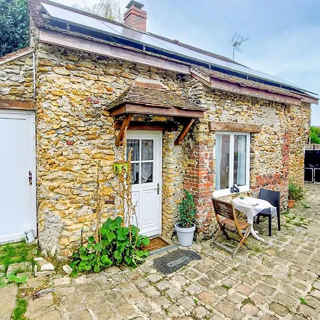 In Le Chatel With Swimming Pool * Boissy-le-Chatel