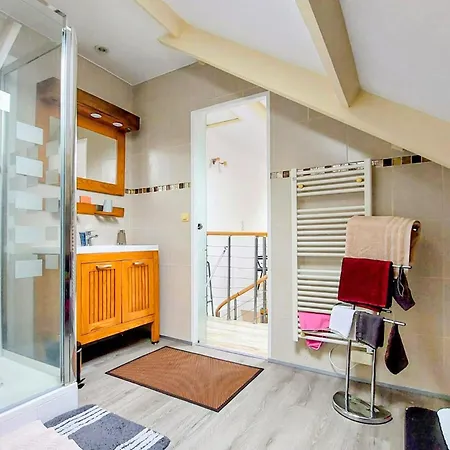 In Le Chatel With Swimming Pool Boissy-le-Chatel