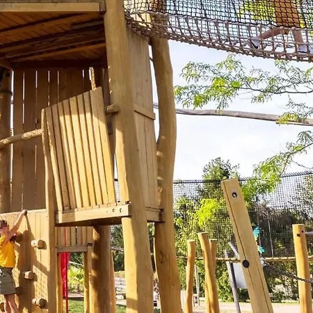 In Le Chatel With Swimming Pool * Boissy-le-Chatel