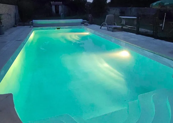 In Le Chatel With Swimming Pool * Boissy-le-Chatel