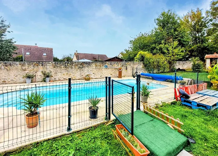 In Le Chatel With Swimming Pool * Boissy-le-Chatel